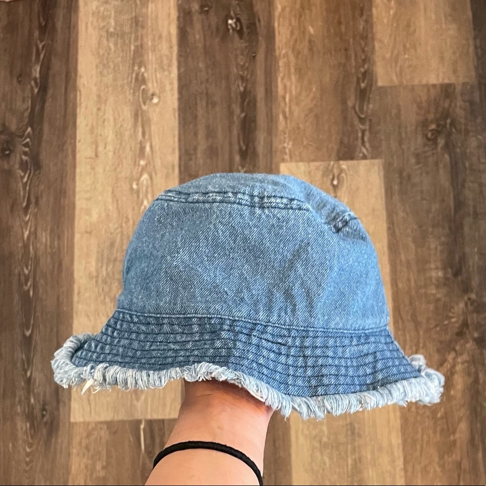 bucket hat